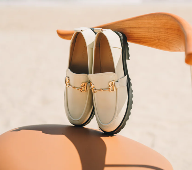 Lloyd -Lloyd 46002129ee050488d1df65c24c10e826