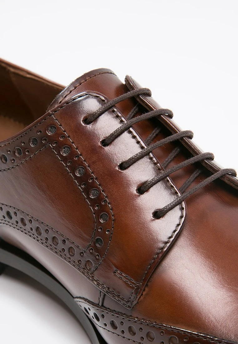 Lloyd LUCIEN - Business-Schnürer - Kenia 8 Lloyd LUCIEN - Business-Schnürer - Kenia – Bild 6